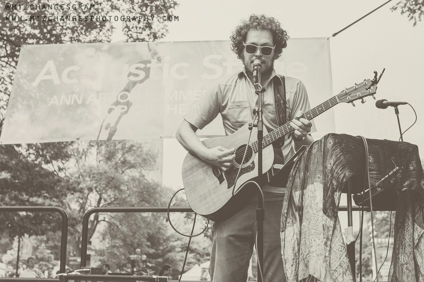 Dave Menzo, acoustic stage