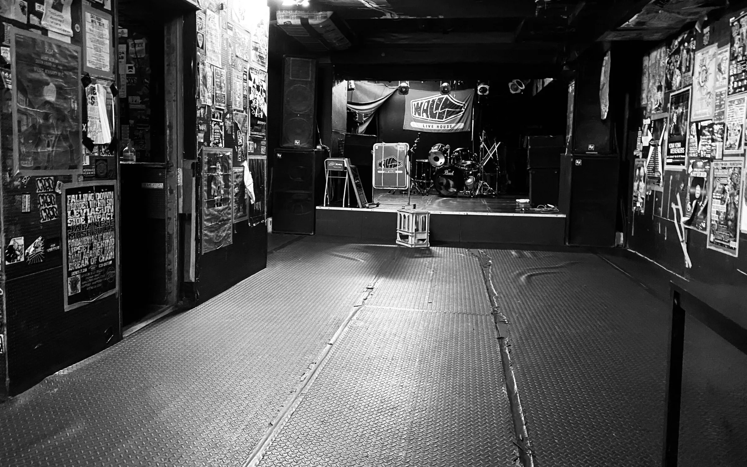 Livehouse WALL's floor and stage
